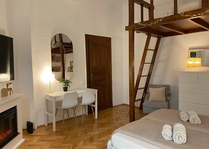 Romantic City Centre Flat - Alexandra Apartment