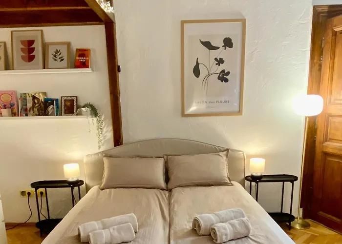 Romantic City Centre Flat - Alexandra Apartment